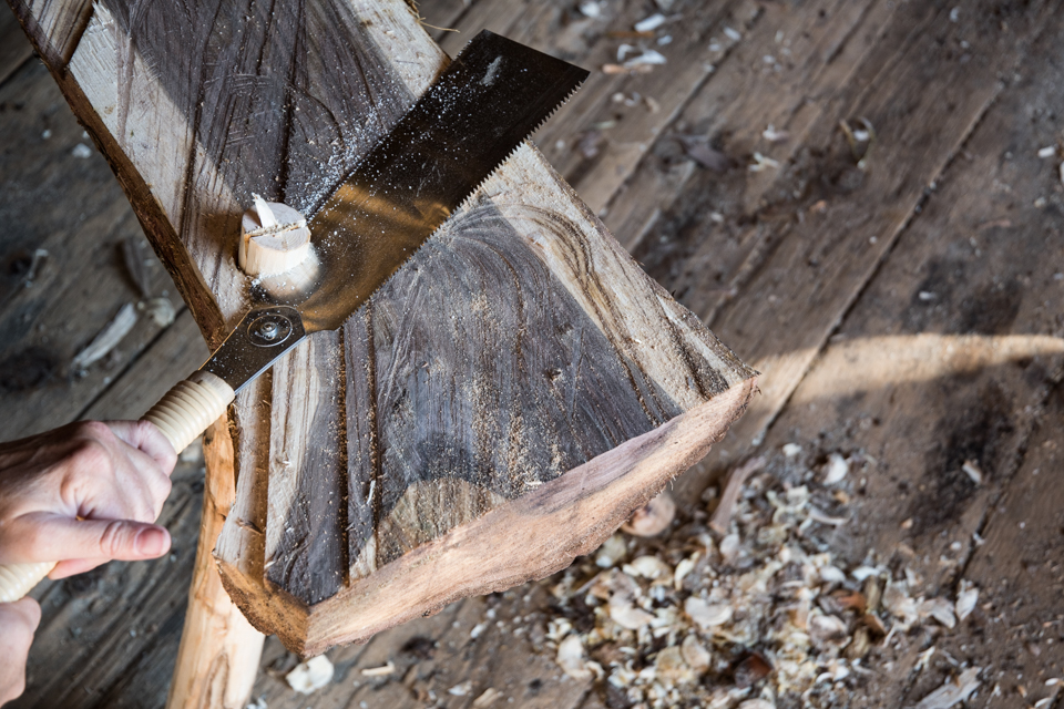 Image of Japanese saw cutting joints.